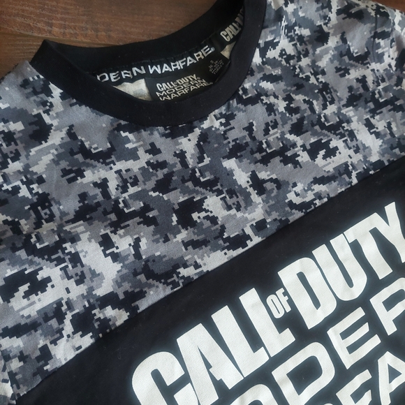 Call Of Duty Modern Warfare T-Shirt Size Small - Picture 2 of 8